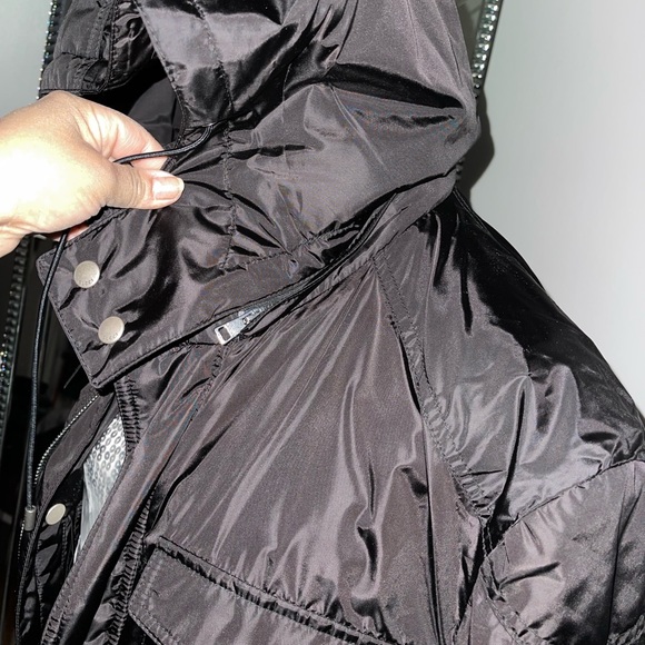 Gucci 100% Authentic ***Rare coat**** will not find .. Gorgeous black coat. - Picture 3 of 8